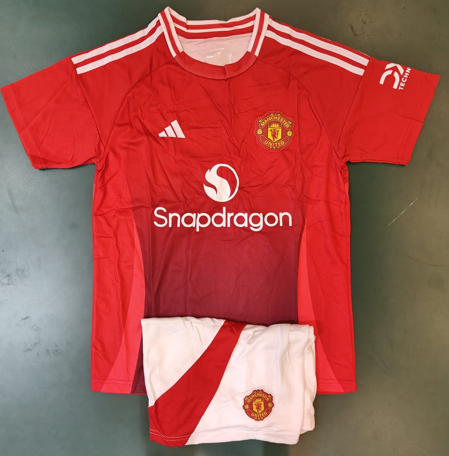 Manchester United Latest Home Football Jersey with Shorts -Season 2024-25