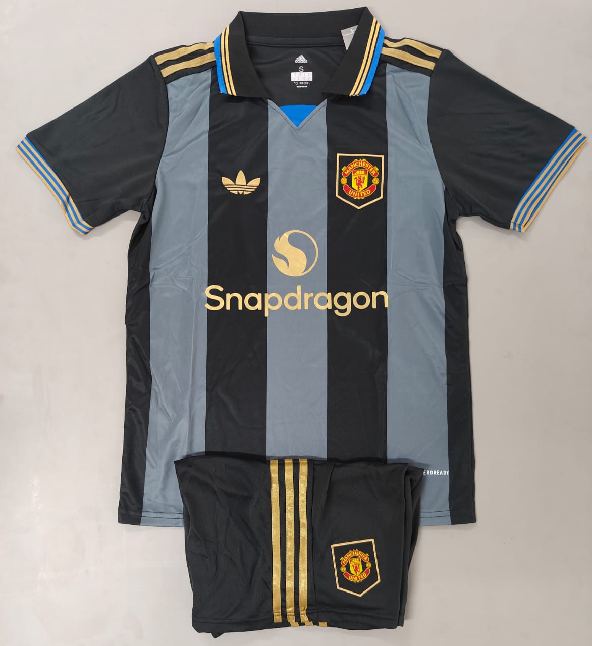 Manchester United Retro Jersey with Shorts