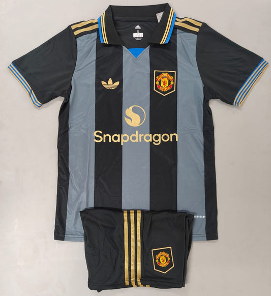 Manchester United Retro Jersey with Shorts